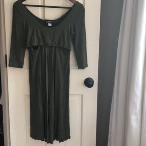 292. Ladies Larrivo nursing gown/dress in forest green